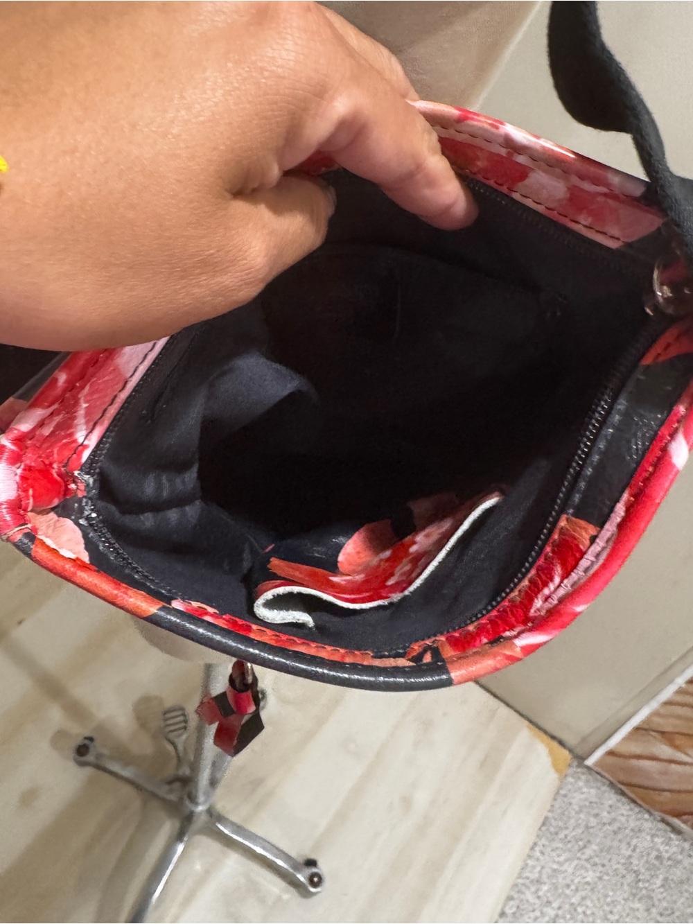 Maurizio Taiuti Black Crossbody with Red Floral Print genuine leather made Italy - Picture 5 of 12